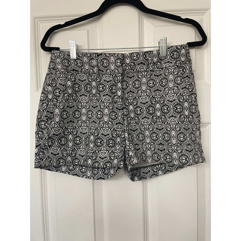New York & Company 7th Avenue Black White Printed Shorts - Size 4